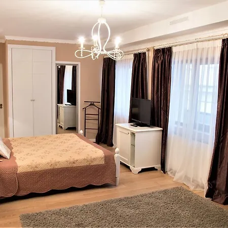Old City Nf Hotels 4*